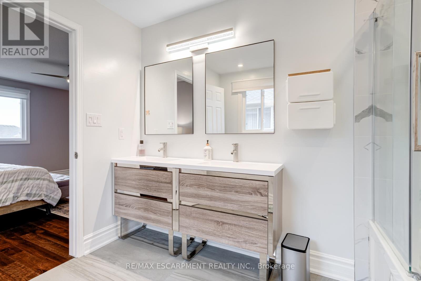7 Magenta Court, Hamilton, Ontario  L9B 2V9 - Photo 26 - X12144477