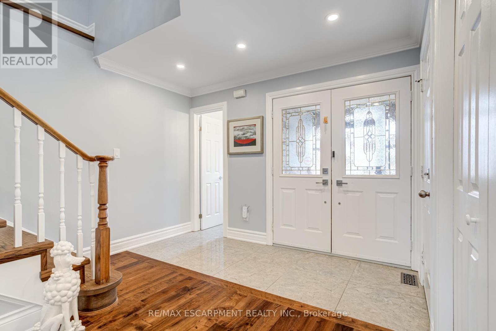 7 Magenta Court, Hamilton, Ontario  L9B 2V9 - Photo 3 - X12144477