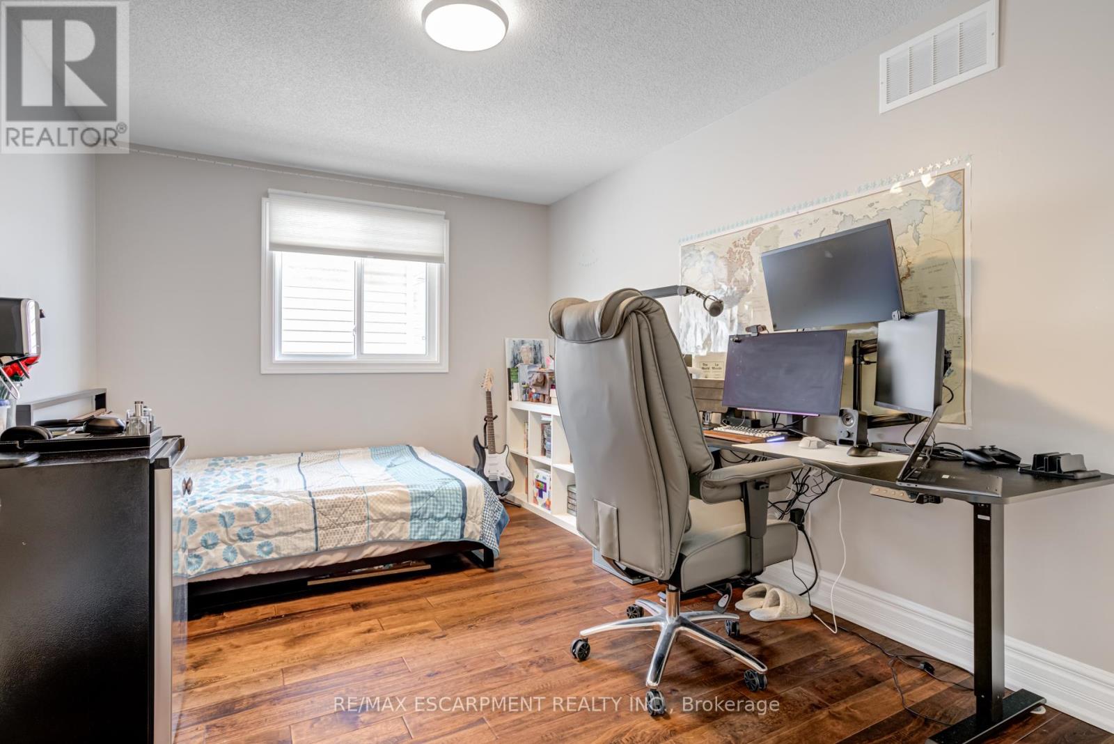7 Magenta Court, Hamilton, Ontario  L9B 2V9 - Photo 32 - X12144477