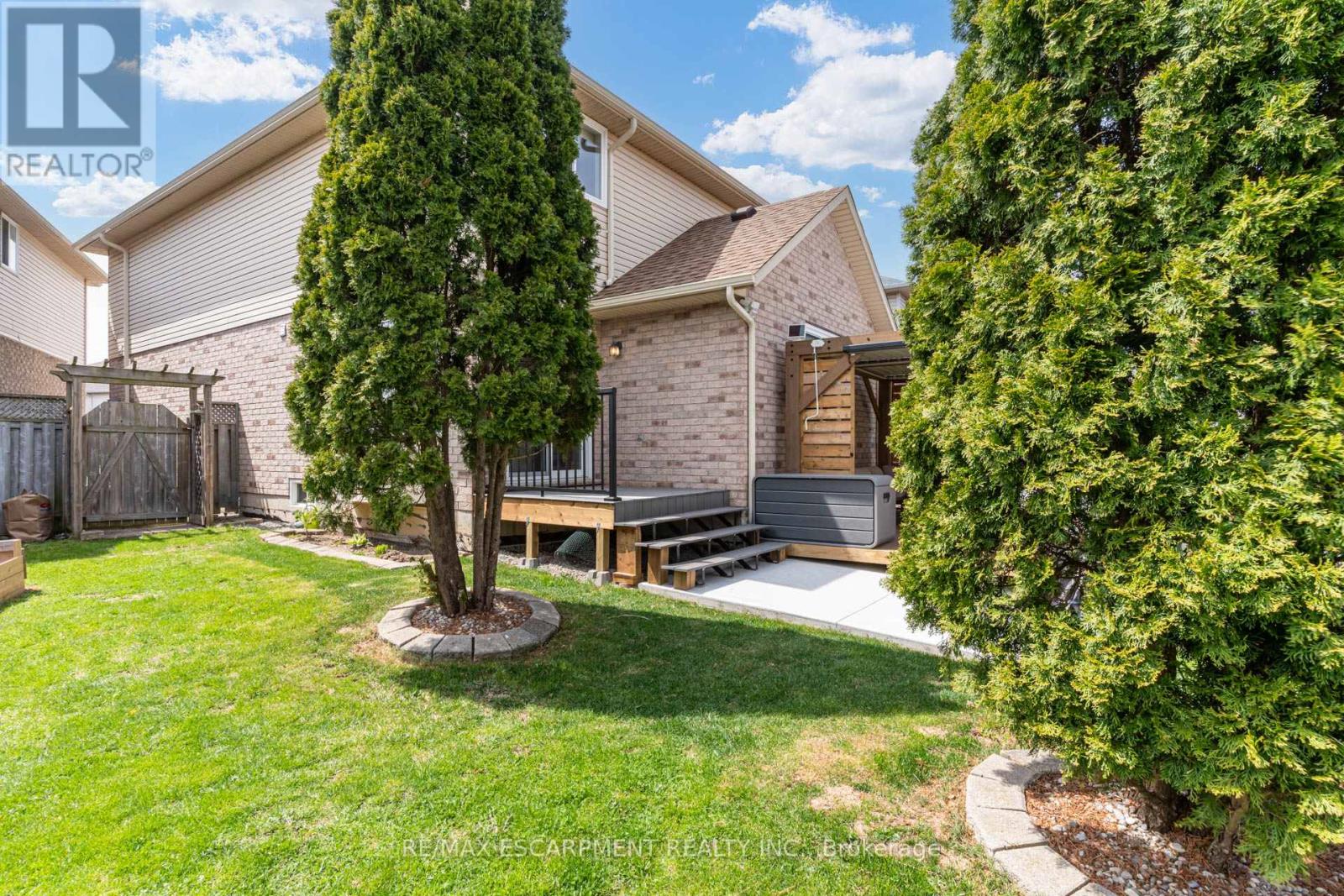 7 Magenta Court, Hamilton, Ontario  L9B 2V9 - Photo 41 - X12144477