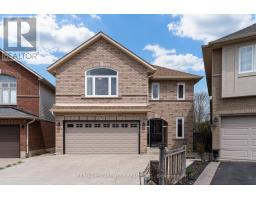 7 MAGENTA COURT, Hamilton, Ontario