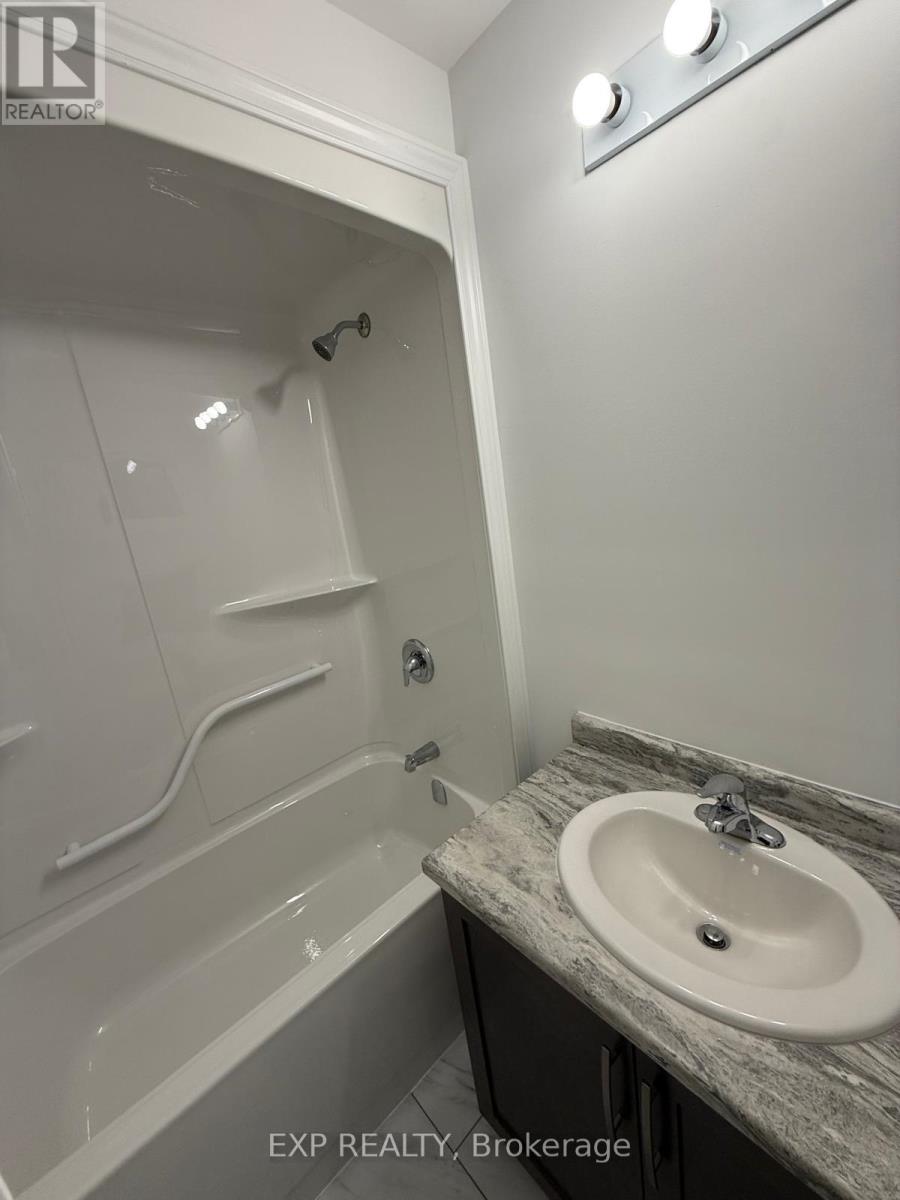 278 Wellandvale Drive, Welland, Ontario  L3C 7C7 - Photo 12 - X12144501