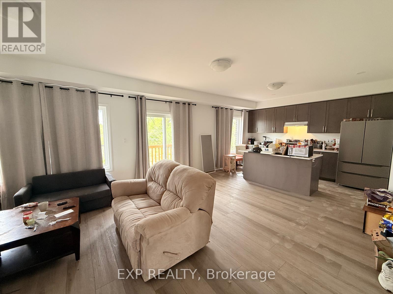 278 Wellandvale Drive, Welland, Ontario  L3C 7C7 - Photo 3 - X12144501