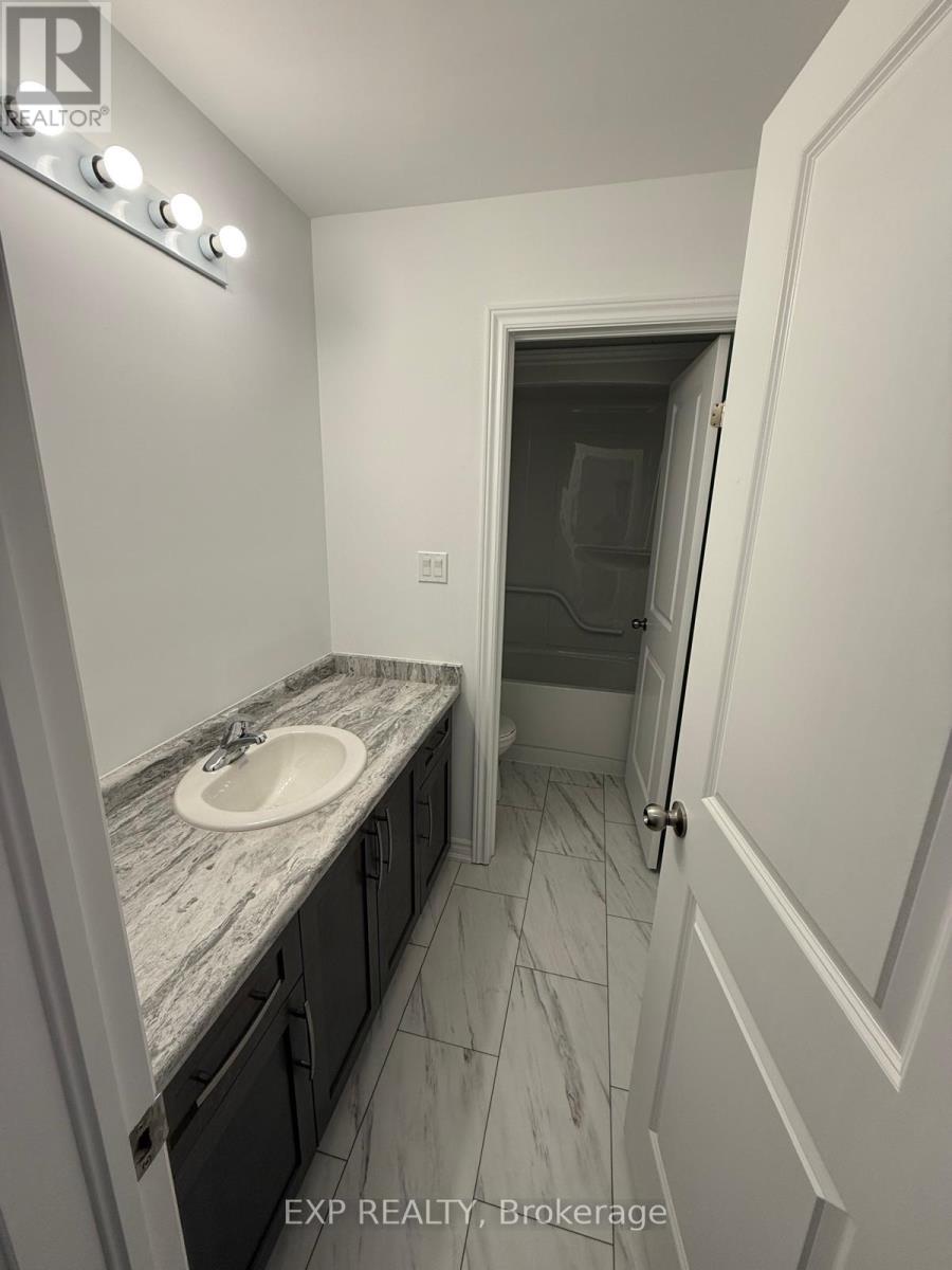 278 Wellandvale Drive, Welland, Ontario  L3C 7C7 - Photo 8 - X12144501