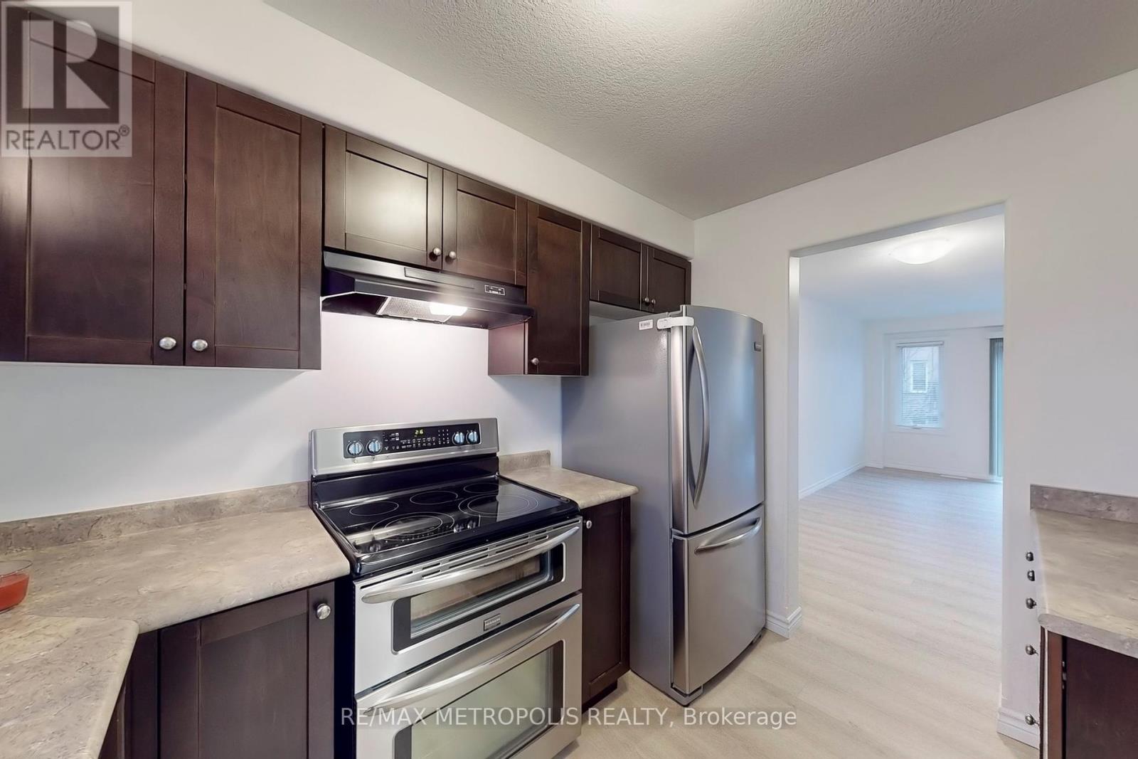 22 - 10 Foxglove Crescent, Kitchener, Ontario  N2E 0E1 - Photo 11 - X12144571