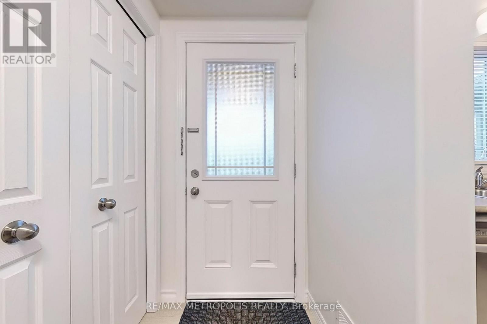 22 - 10 Foxglove Crescent, Kitchener, Ontario  N2E 0E1 - Photo 14 - X12144571
