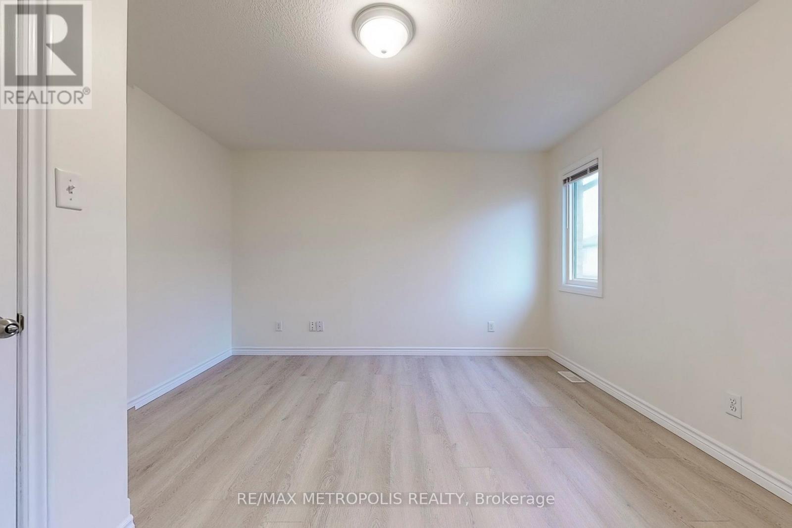 22 - 10 Foxglove Crescent, Kitchener, Ontario  N2E 0E1 - Photo 20 - X12144571