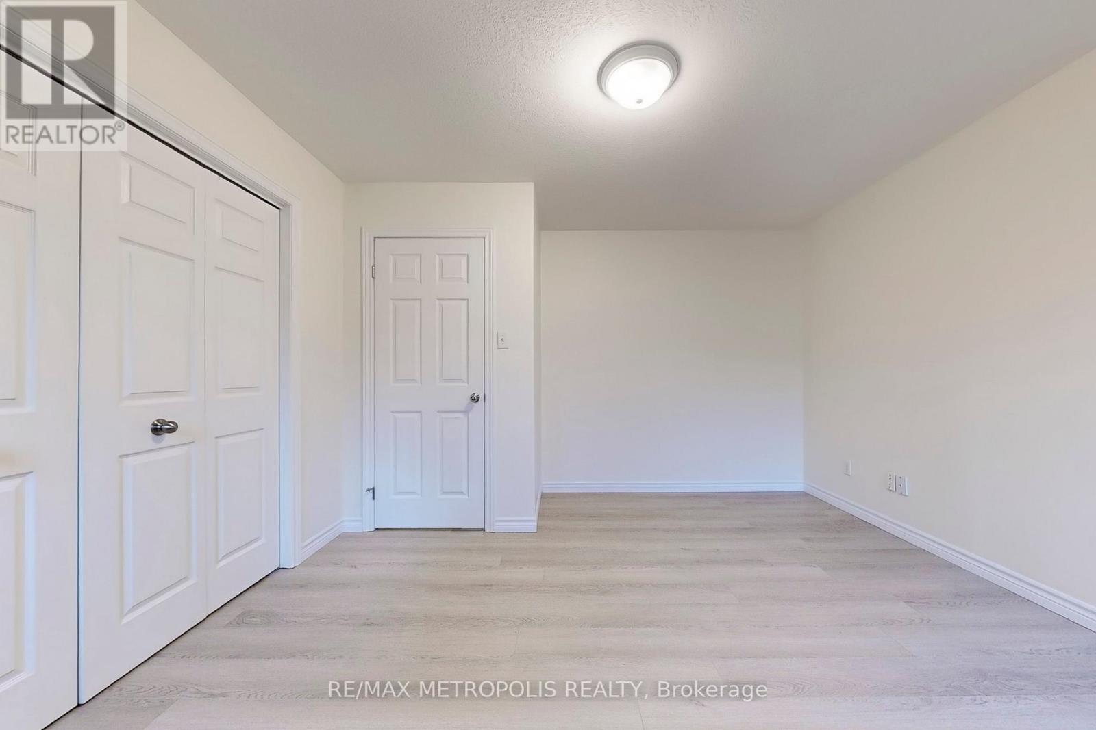 22 - 10 Foxglove Crescent, Kitchener, Ontario  N2E 0E1 - Photo 21 - X12144571