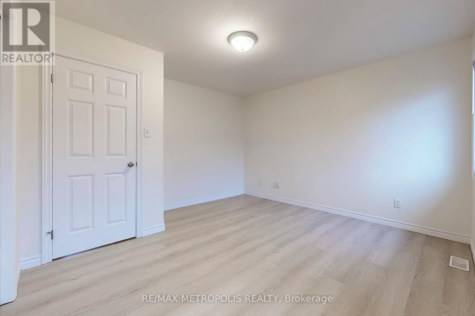 22 - 10 Foxglove Crescent, Kitchener, Ontario  N2E 0E1 - Photo 22 - X12144571