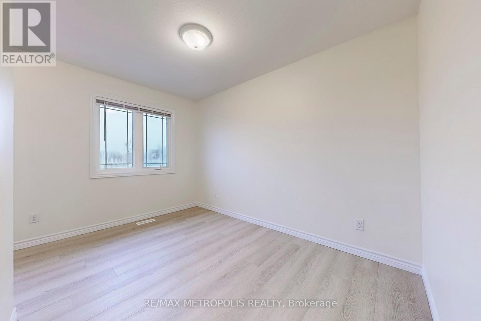 22 - 10 Foxglove Crescent, Kitchener, Ontario  N2E 0E1 - Photo 25 - X12144571