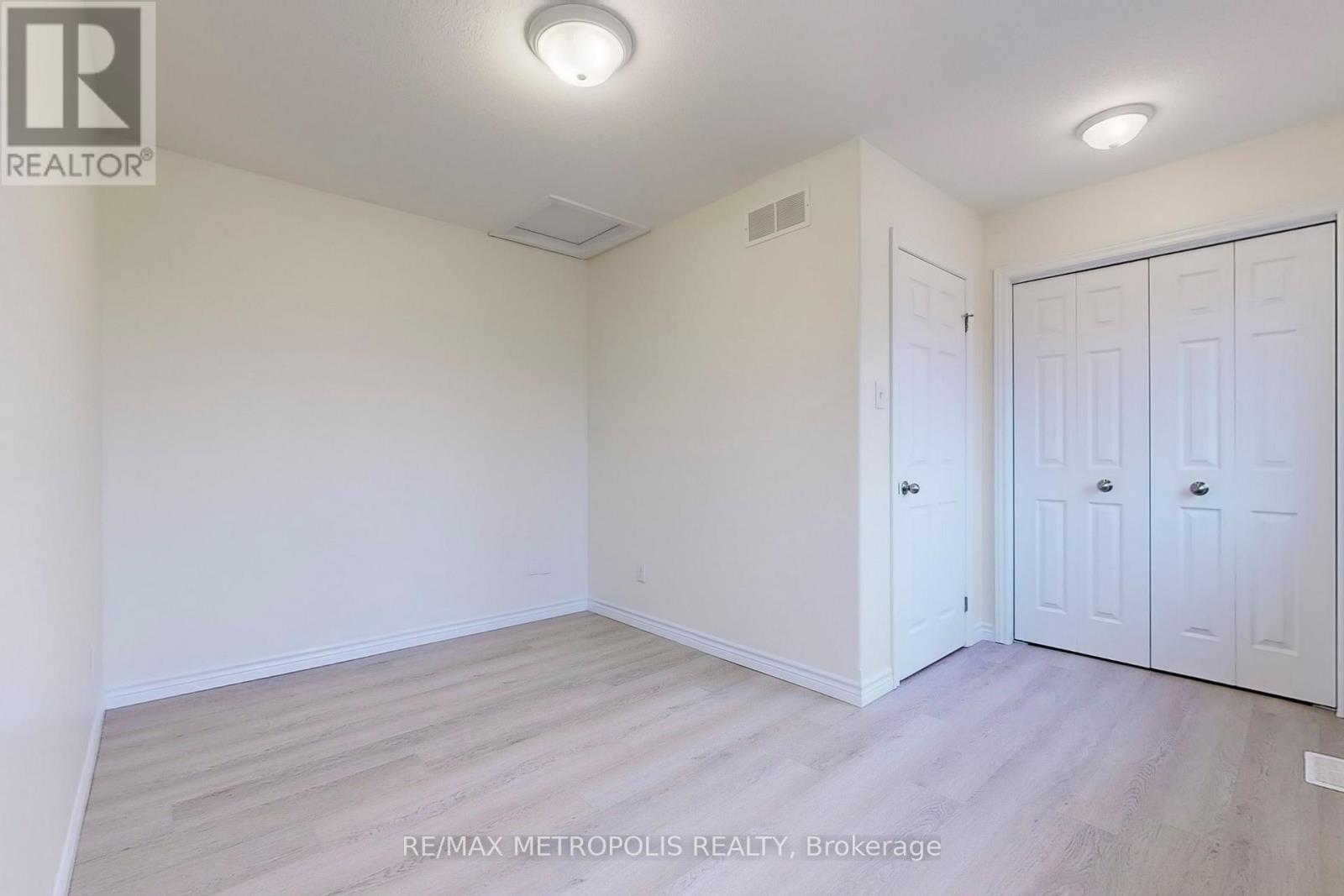 22 - 10 Foxglove Crescent, Kitchener, Ontario  N2E 0E1 - Photo 26 - X12144571