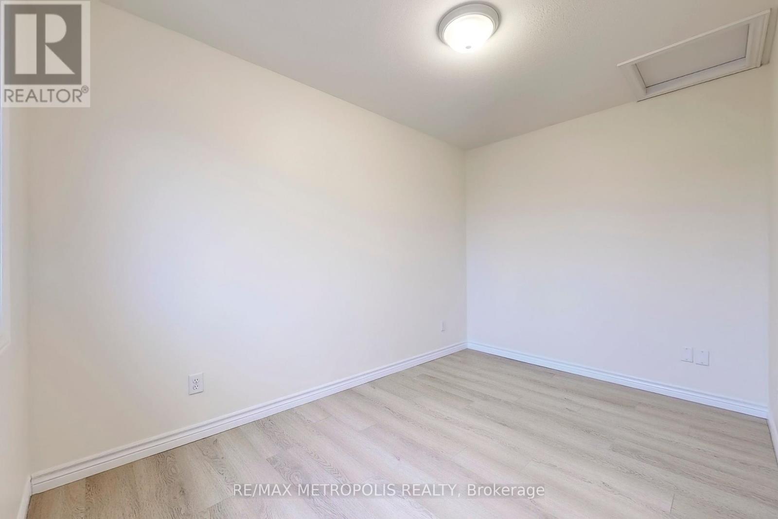 22 - 10 Foxglove Crescent, Kitchener, Ontario  N2E 0E1 - Photo 27 - X12144571