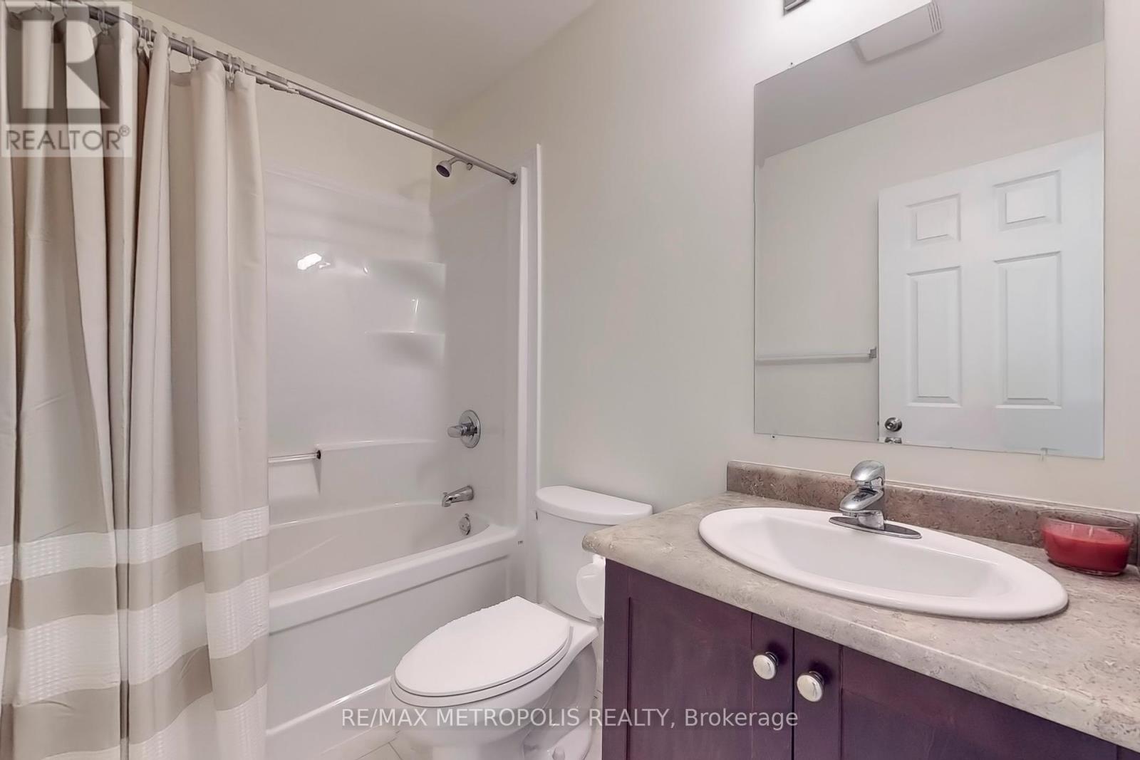 22 - 10 Foxglove Crescent, Kitchener, Ontario  N2E 0E1 - Photo 28 - X12144571