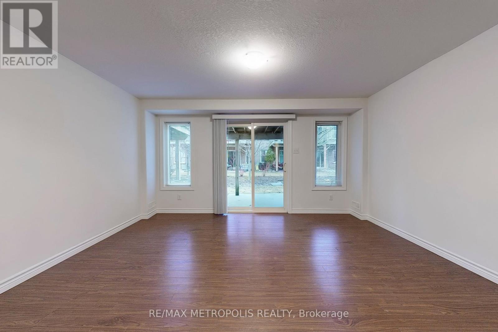 22 - 10 Foxglove Crescent, Kitchener, Ontario  N2E 0E1 - Photo 30 - X12144571