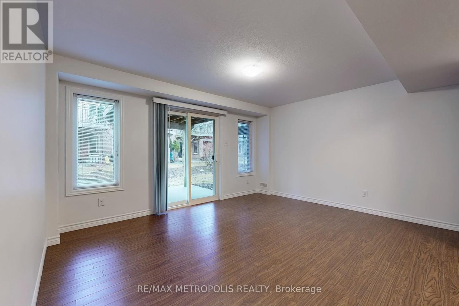 22 - 10 Foxglove Crescent, Kitchener, Ontario  N2E 0E1 - Photo 31 - X12144571