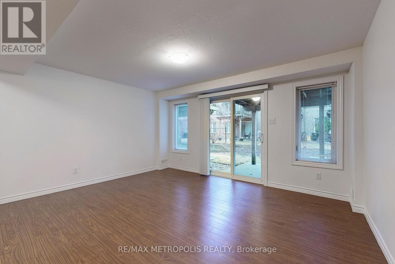 22 - 10 Foxglove Crescent, Kitchener, Ontario  N2E 0E1 - Photo 33 - X12144571