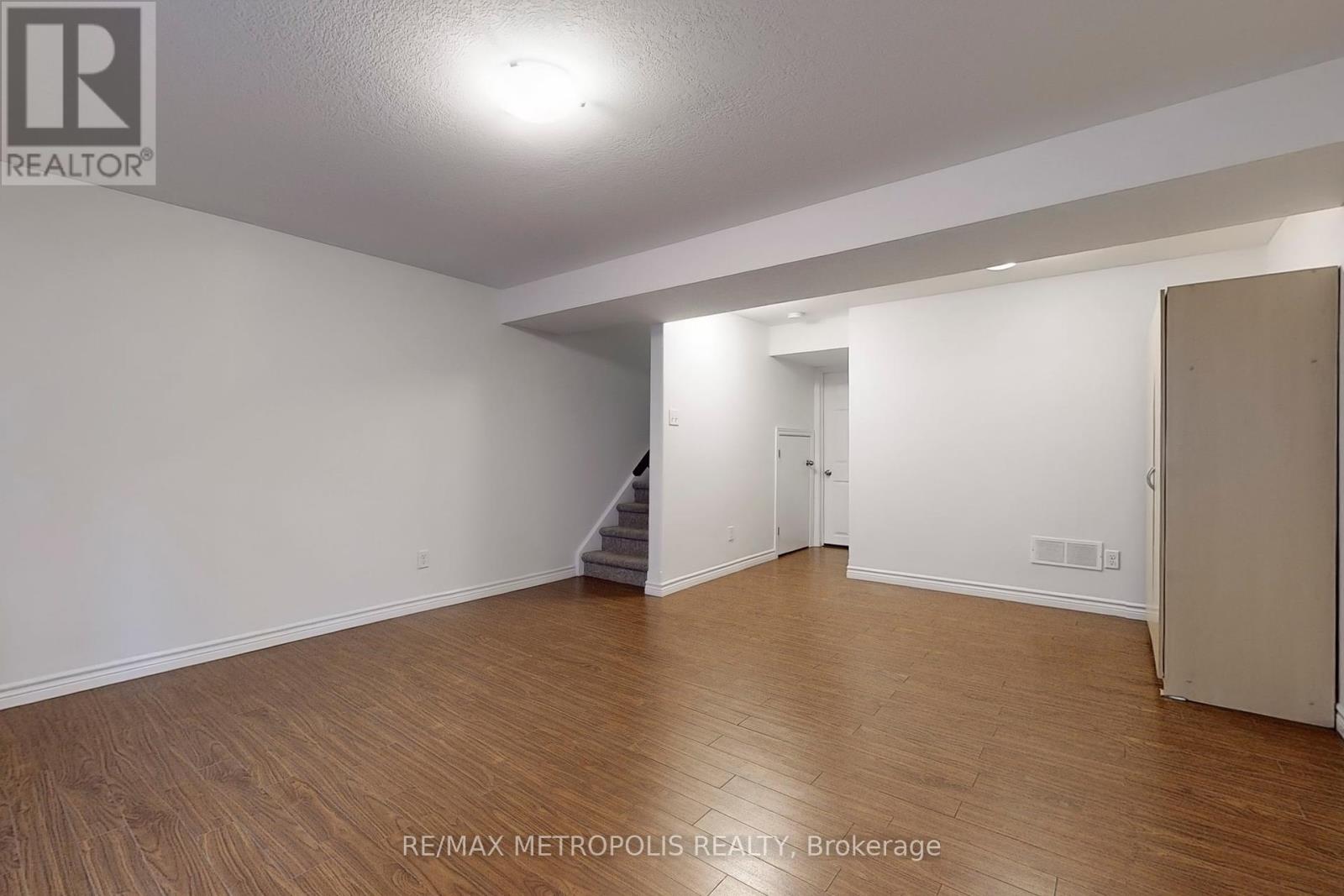 22 - 10 Foxglove Crescent, Kitchener, Ontario  N2E 0E1 - Photo 34 - X12144571
