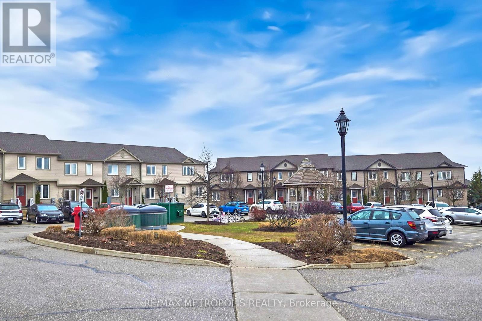 22 - 10 Foxglove Crescent, Kitchener, Ontario  N2E 0E1 - Photo 44 - X12144571