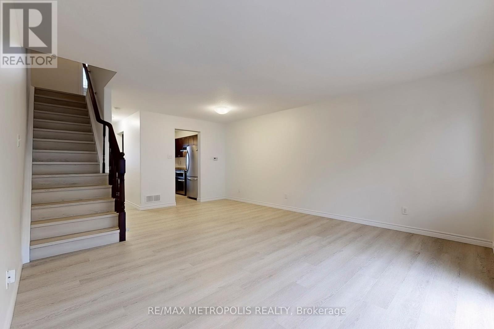 22 - 10 Foxglove Crescent, Kitchener, Ontario  N2E 0E1 - Photo 7 - X12144571