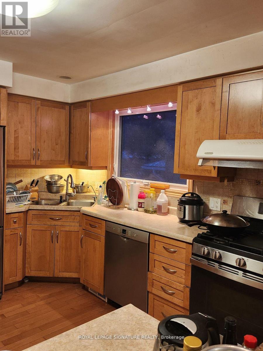 Upper (Room) - 43 Sorrel Place, Waterloo, Ontario  N2L 4H2 - Photo 10 - X12144572
