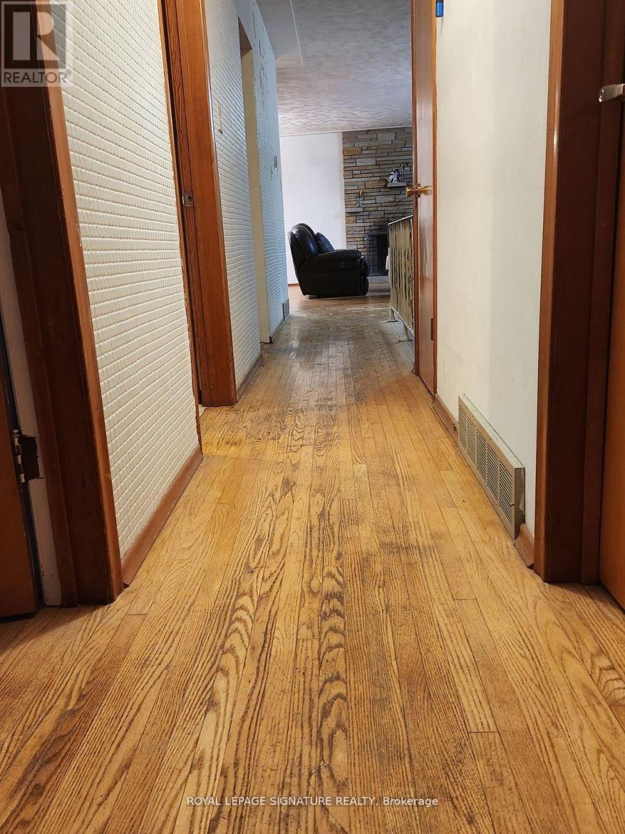 Upper (Room) - 43 Sorrel Place, Waterloo, Ontario  N2L 4H2 - Photo 17 - X12144572