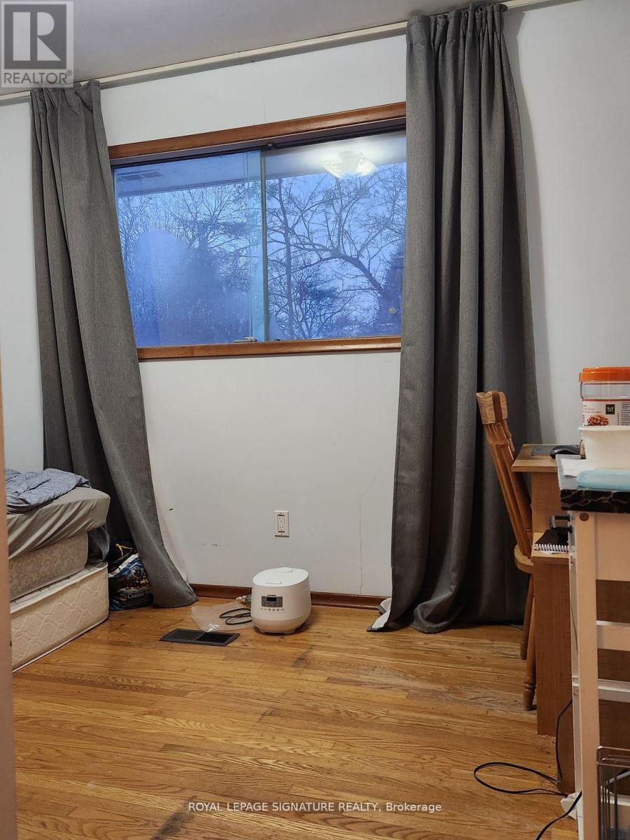 Upper (Room) - 43 Sorrel Place, Waterloo, Ontario  N2L 4H2 - Photo 18 - X12144572