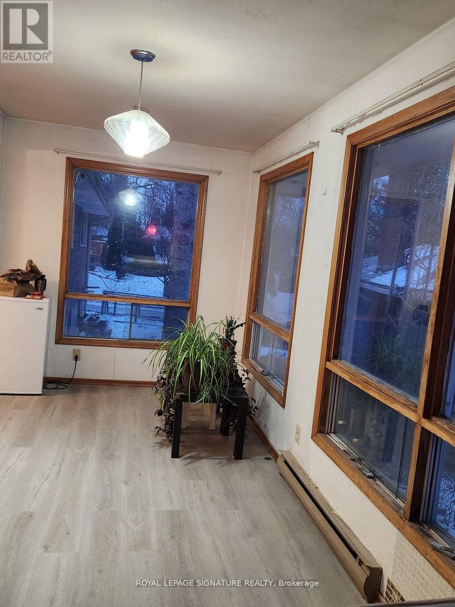 Upper (Room) - 43 Sorrel Place, Waterloo, Ontario  N2L 4H2 - Photo 4 - X12144572