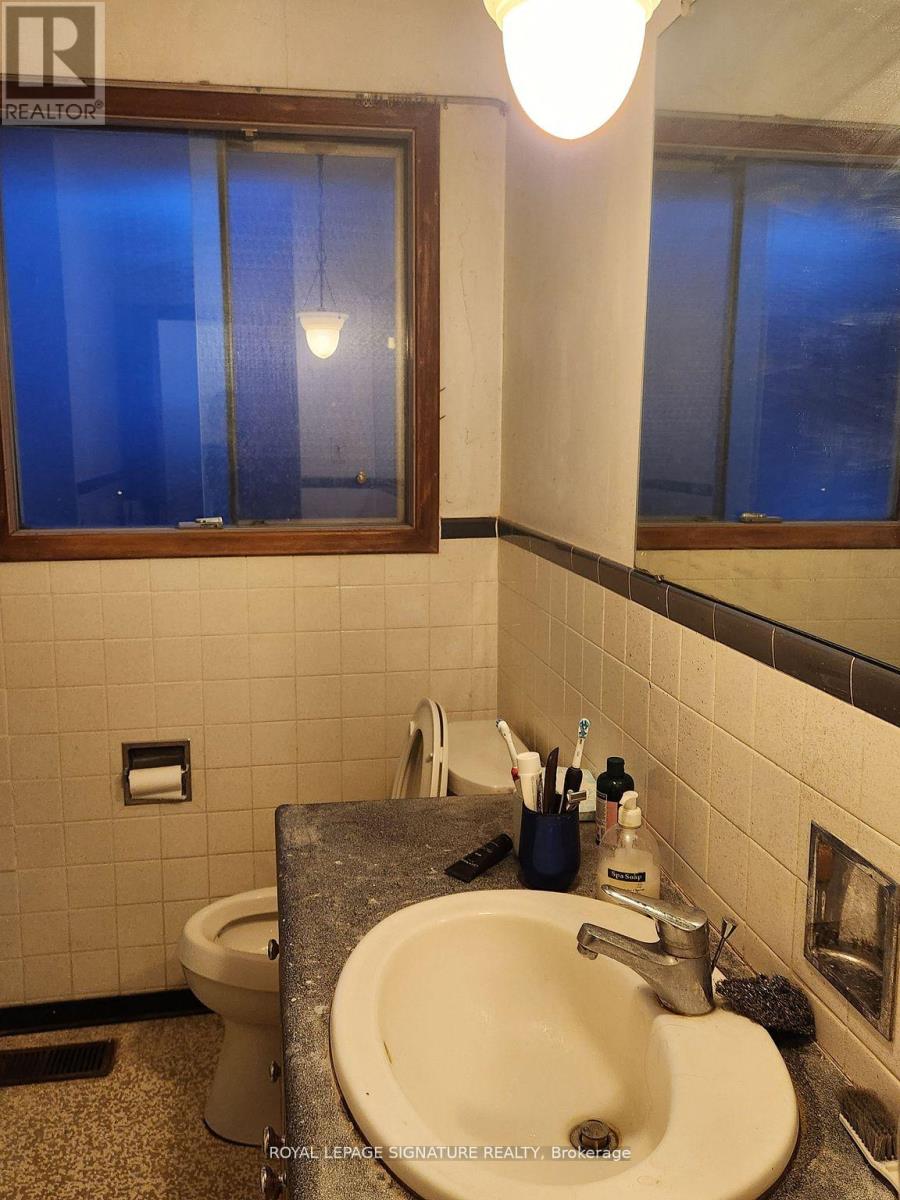 Upper (Room) - 43 Sorrel Place, Waterloo, Ontario  N2L 4H2 - Photo 5 - X12144572