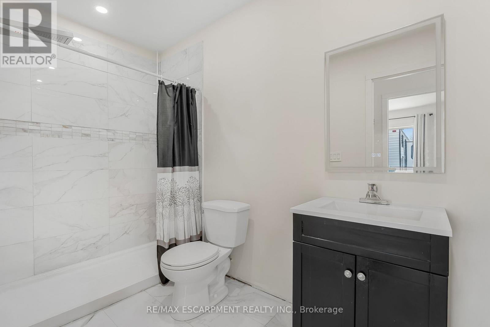 B - 221 Bowen Road, Fort Erie, Ontario  L2A 2Y6 - Photo 5 - X12144600