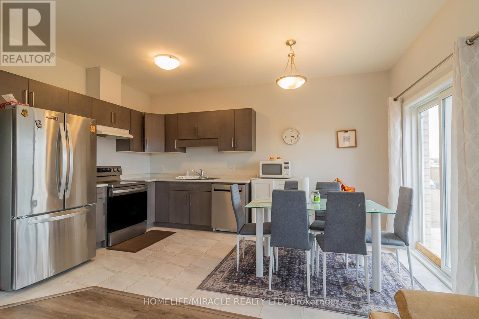 45 Sycamore Street, Welland, Ontario  L3C 0H8 - Photo 11 - X12144642