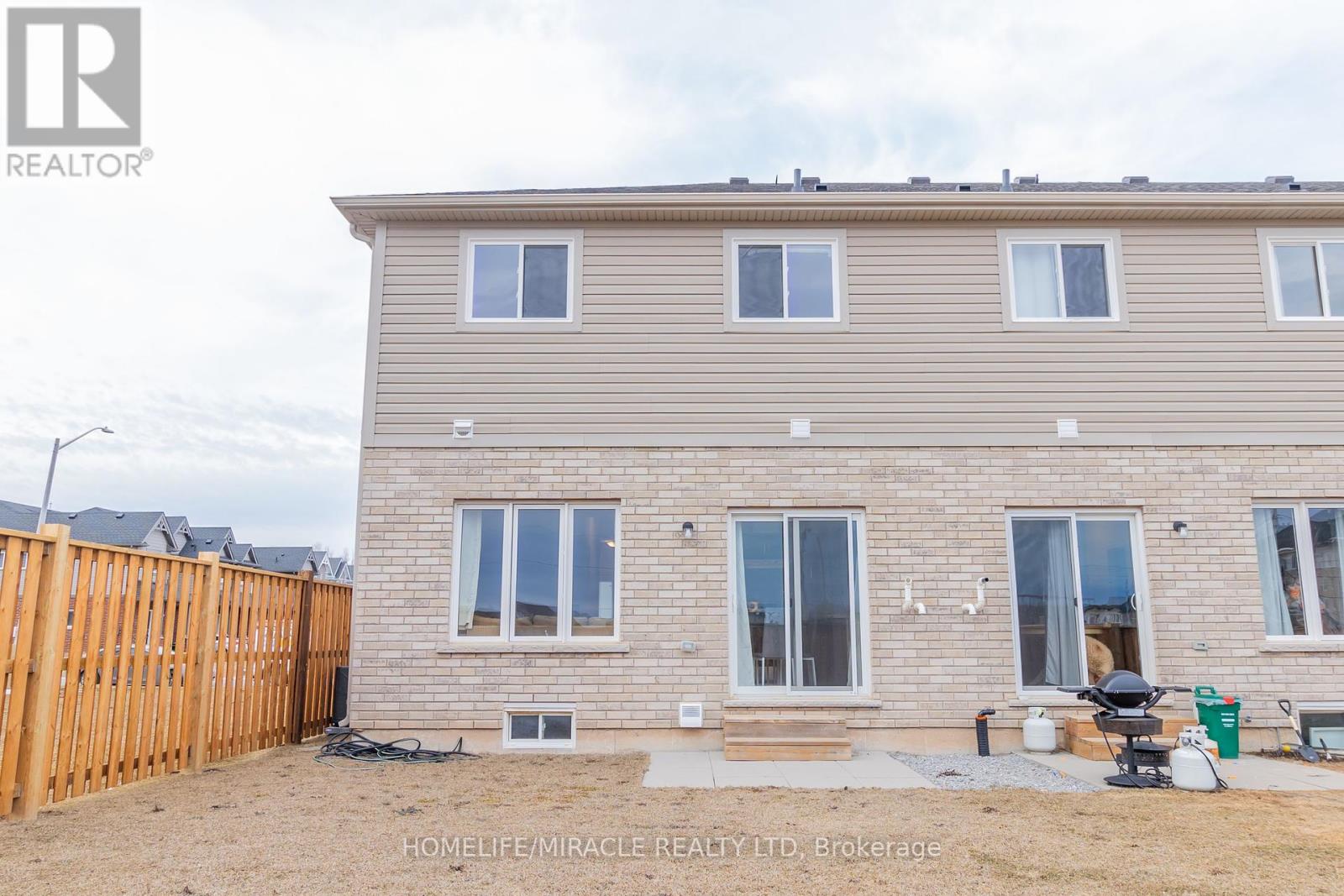 45 Sycamore Street, Welland, Ontario  L3C 0H8 - Photo 35 - X12144642
