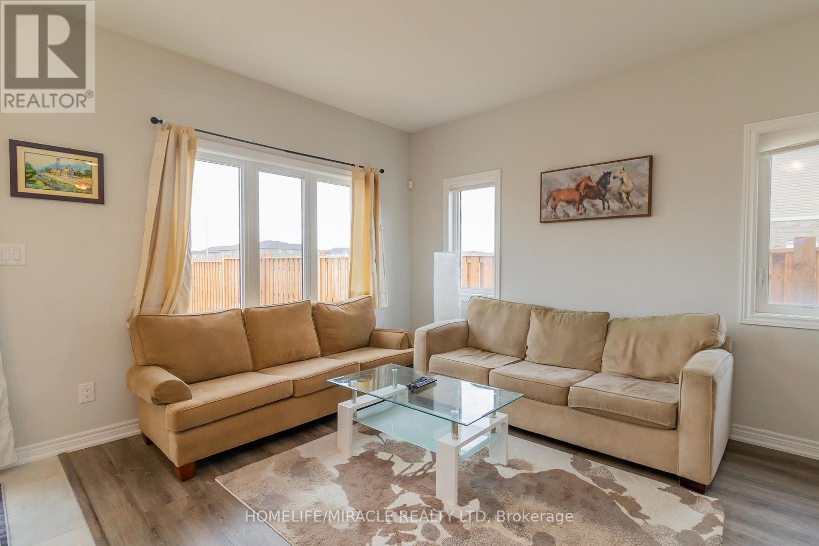45 Sycamore Street, Welland, Ontario  L3C 0H8 - Photo 9 - X12144642
