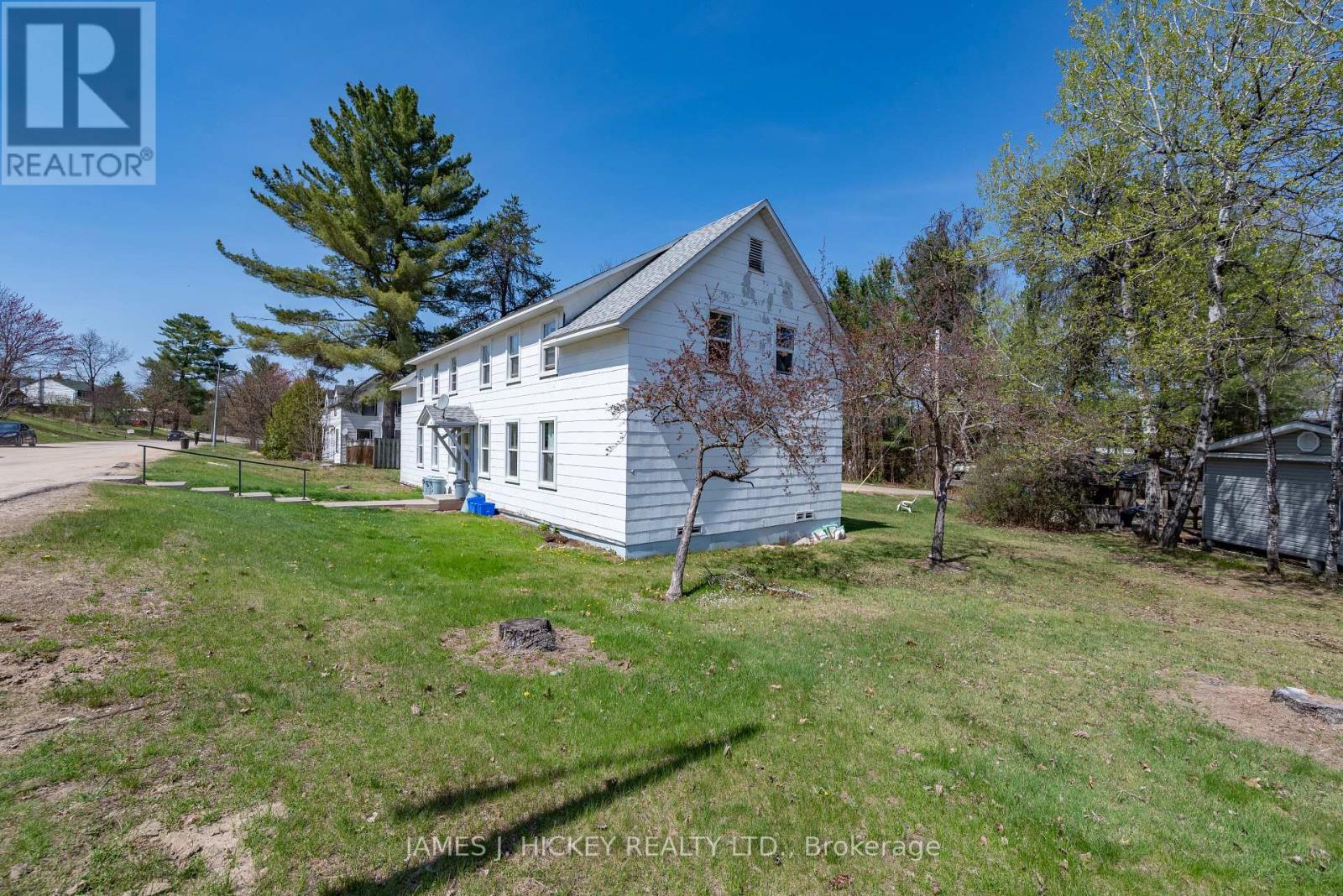 14 Huron Street, Deep River, Ontario  K0J 1P0 - Photo 4 - X12078557