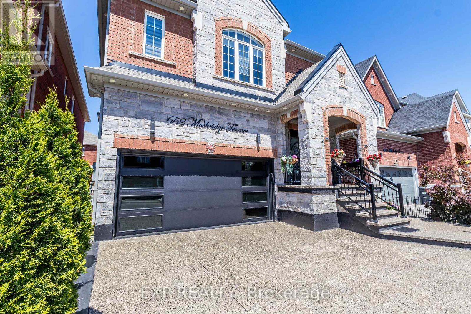 652 Mockridge Terrace, Milton, Ontario  L9T 8V7 - Photo 4 - W12144671