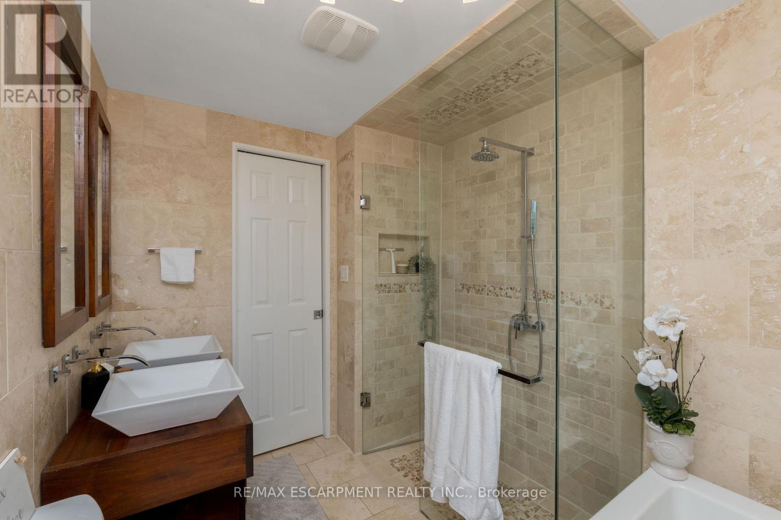 616 Blue Forest Hill, Burlington, Ontario  L7L 4H3 - Photo 16 - W12144679