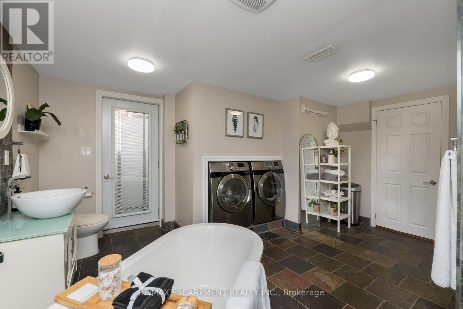 616 Blue Forest Hill, Burlington, Ontario  L7L 4H3 - Photo 28 - W12144679