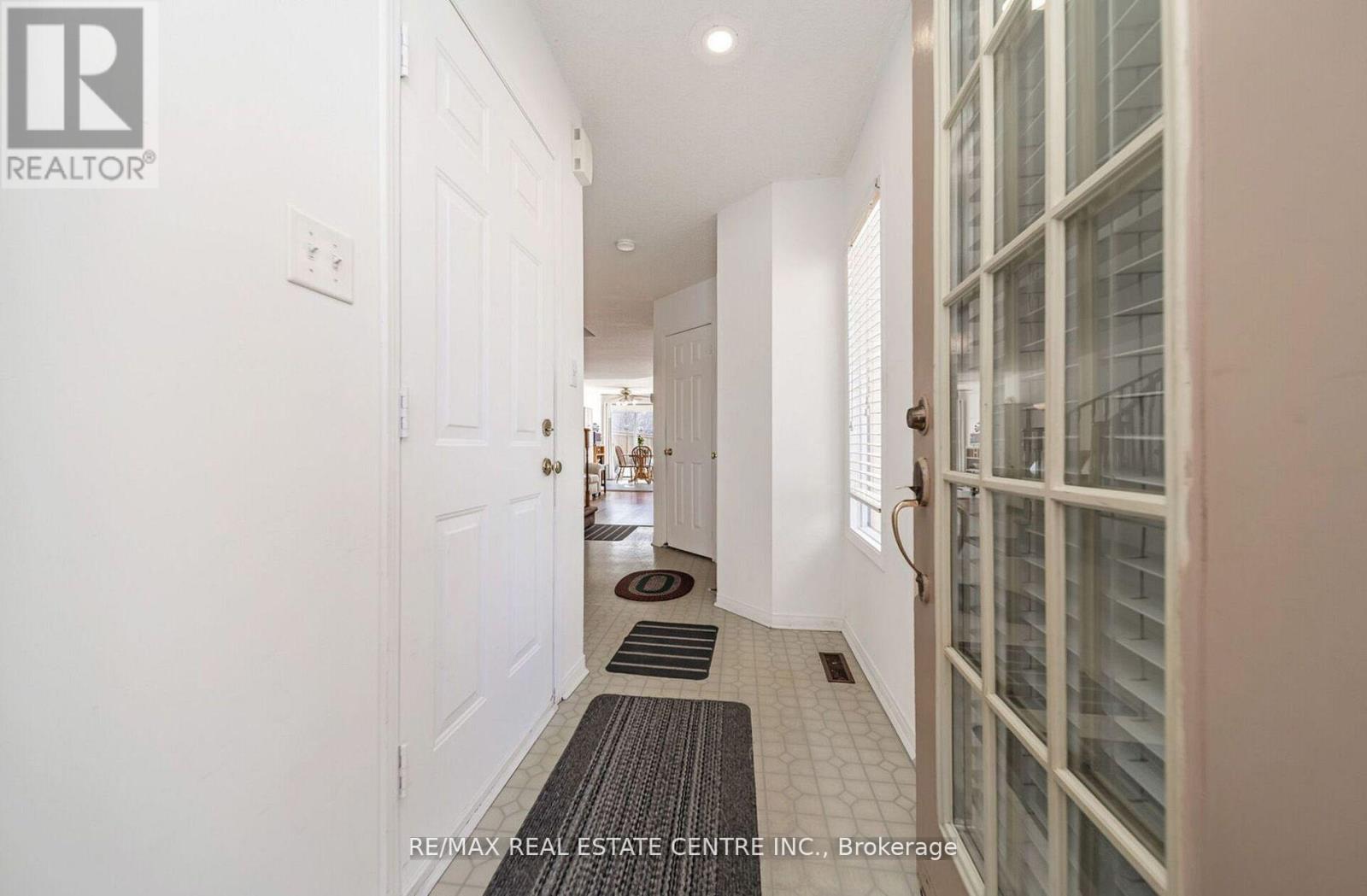 48 Yellow Brick Road, Brampton, Ontario  L6V 4L1 - Photo 6 - W12144711