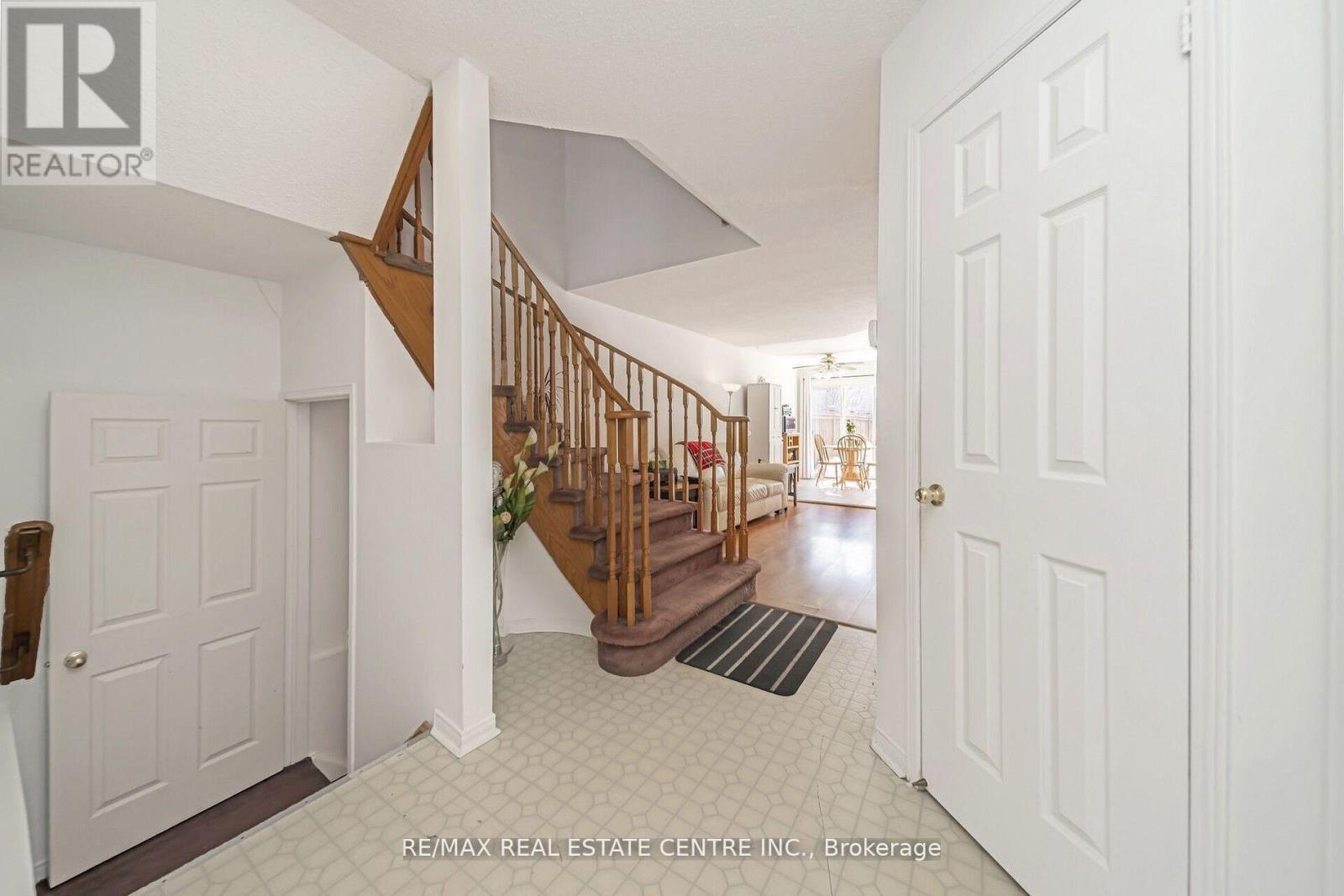 48 Yellow Brick Road, Brampton, Ontario  L6V 4L1 - Photo 7 - W12144711