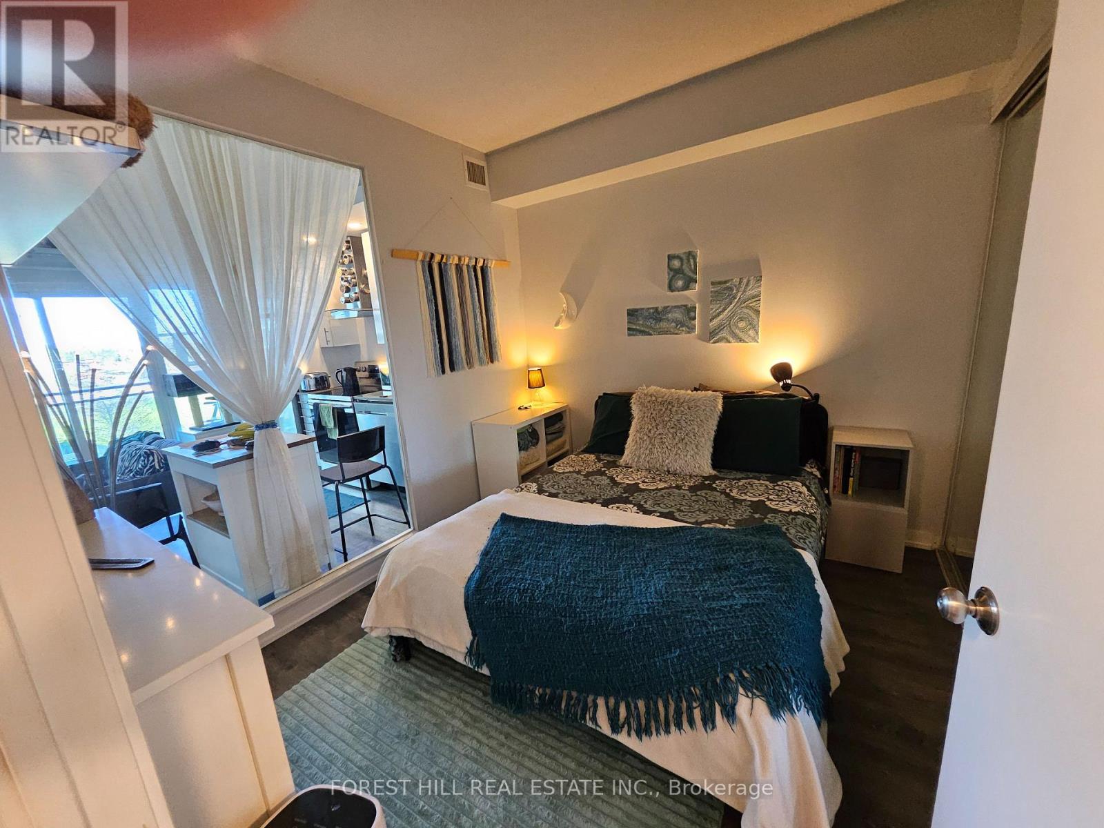 623 - 165 Legion Road N, Toronto, Ontario  M8Y 0B3 - Photo 11 - W12144721