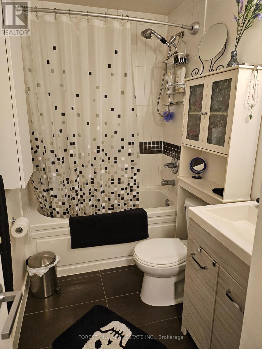 623 - 165 Legion Road N, Toronto, Ontario  M8Y 0B3 - Photo 13 - W12144721
