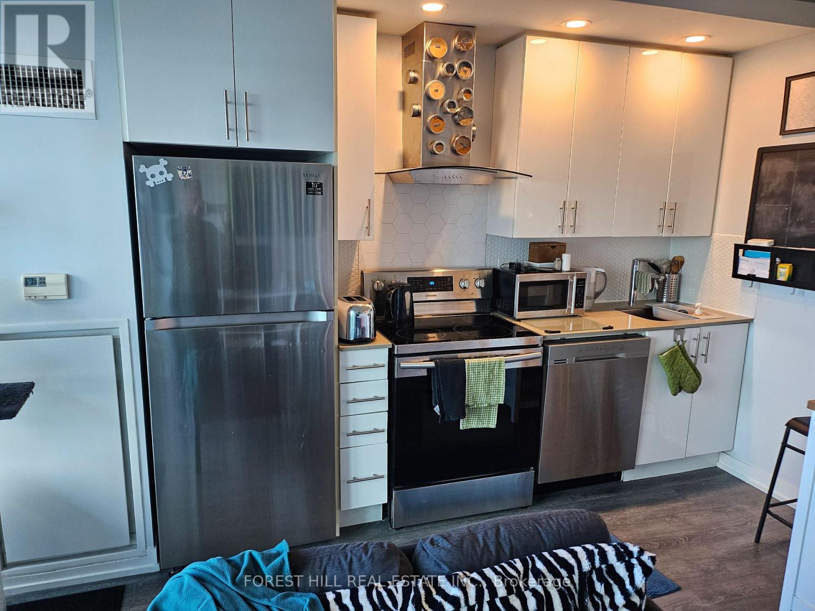 623 - 165 Legion Road N, Toronto, Ontario  M8Y 0B3 - Photo 9 - W12144721