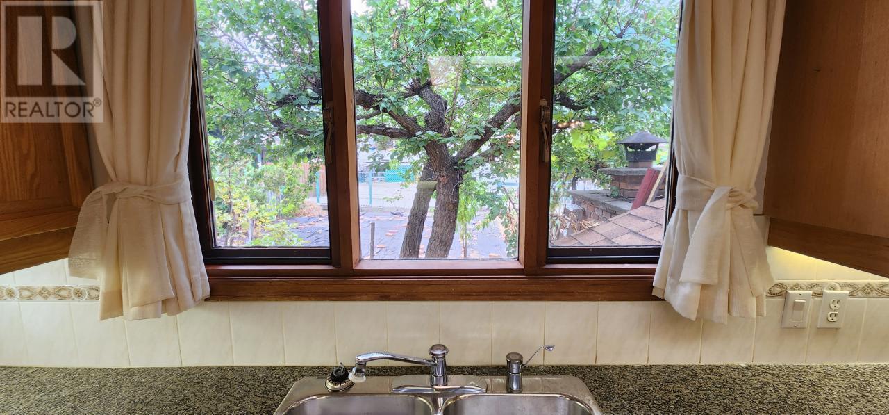 1912 THIRD Avenue, Trail, BC V1R1R4