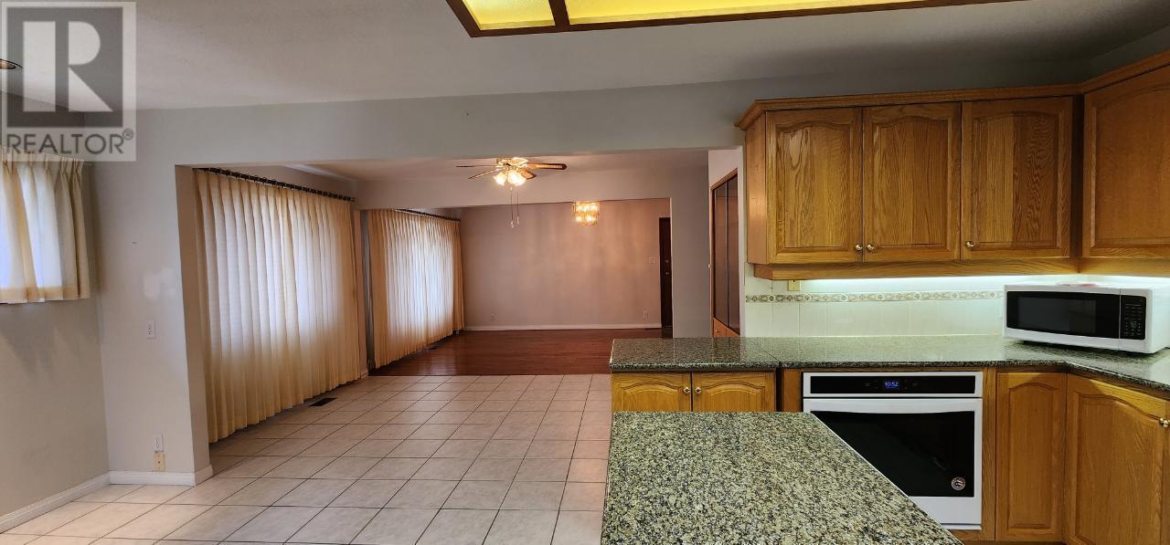 1912 THIRD Avenue, Trail, BC V1R1R4