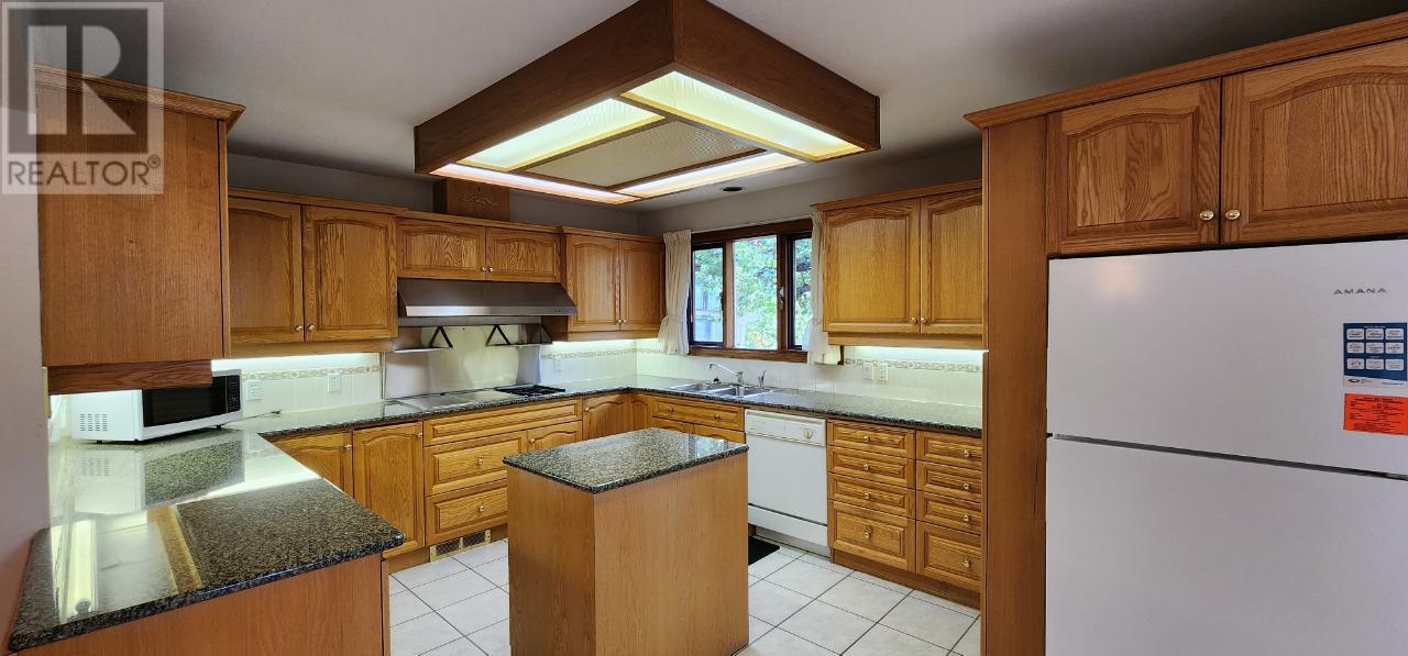 1912 THIRD Avenue, Trail, BC V1R1R4
