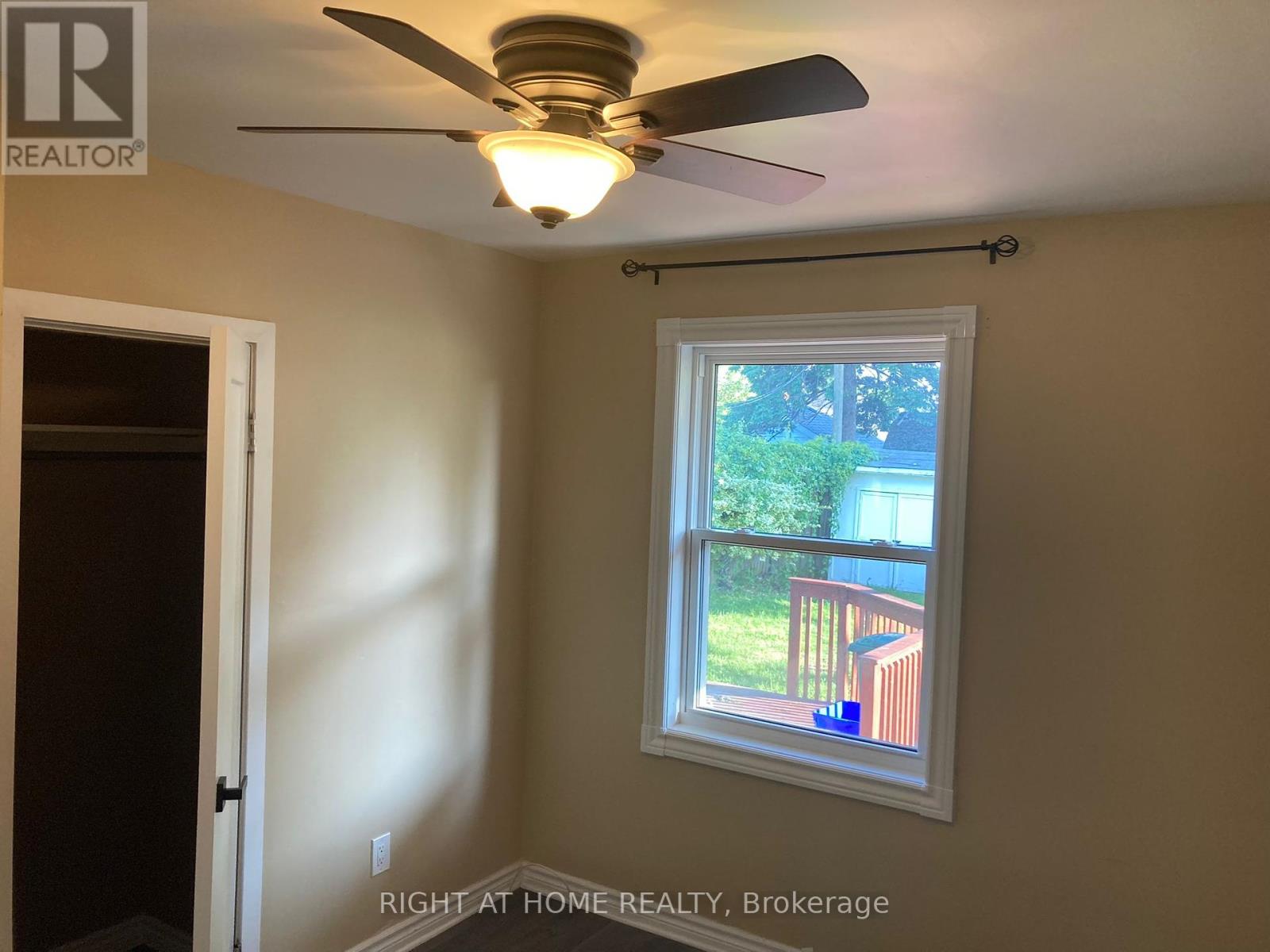 Upper - 830 Brucedale Avenue E, Hamilton, Ontario  L8T 1L3 - Photo 8 - X12144728