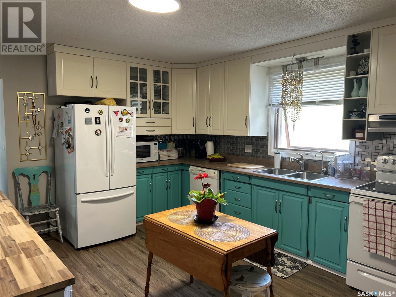 127 3rd Avenue, Young, Saskatchewan  S0K 4Y0 - Photo 17 - SK005585