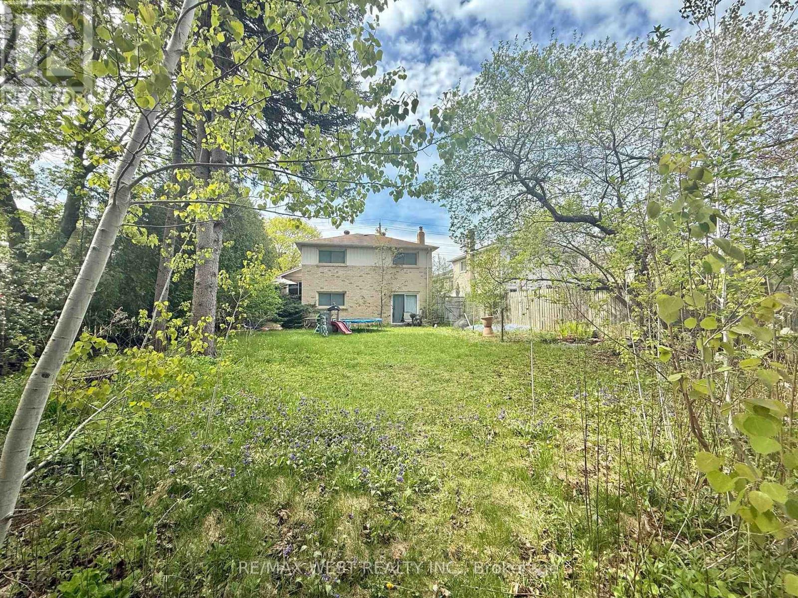 505 London Road, Newmarket, Ontario  L3Y 6E4 - Photo 3 - N12035356