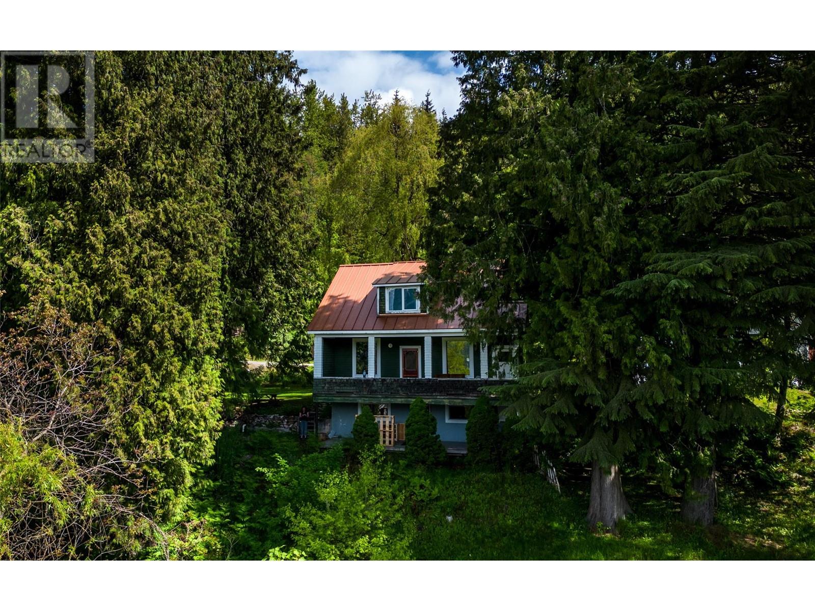 129 Maple Street, Revelstoke, British Columbia  V0E 2S0 - Photo 8 - 10314179