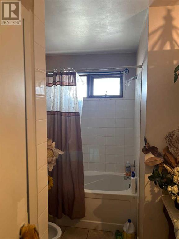 Property at 426 Leaside Avenue S image 5