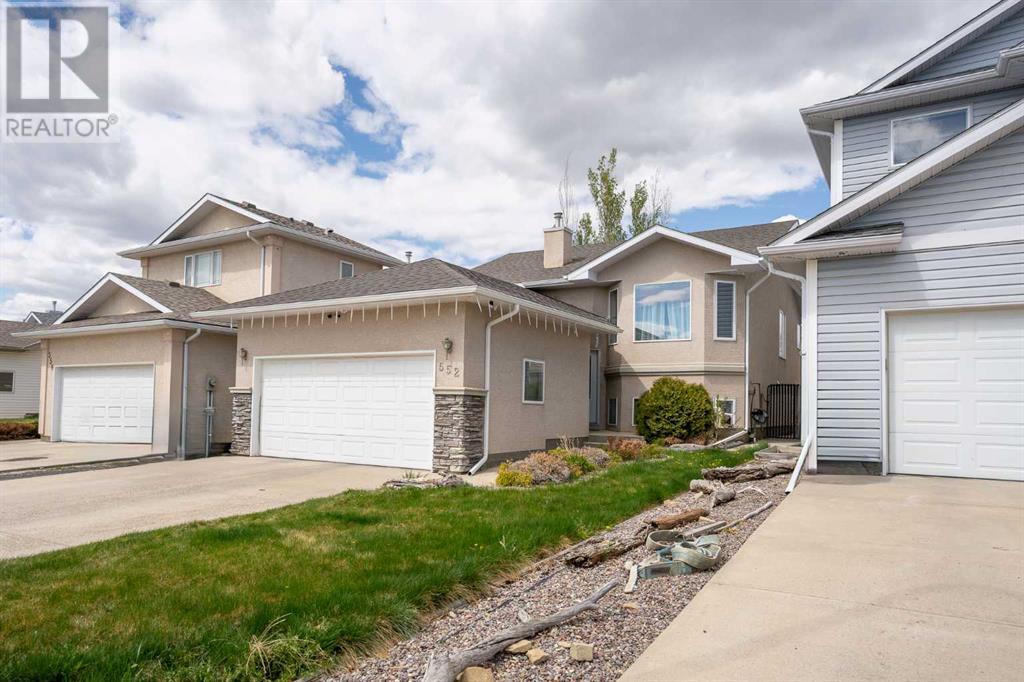 Property at 552 Heritage Boulevard W image 2